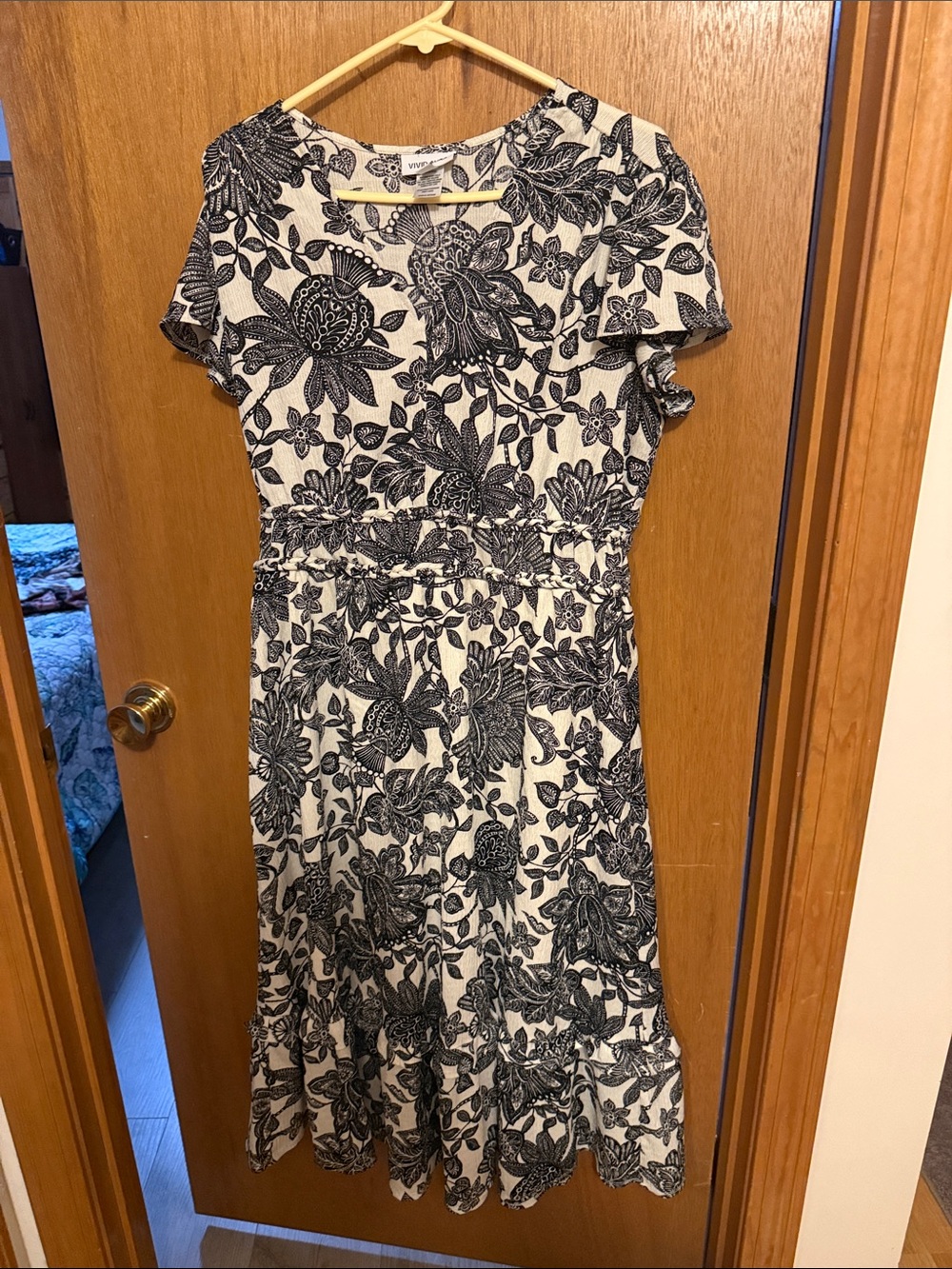 Black & White Floral Short-Sleeve Midi Dress by Vivid Aura
